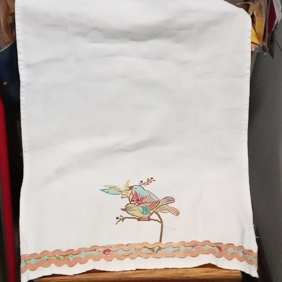 Vintage Embroidered Linen Tea Towel - Birds - Picture 3 of 17